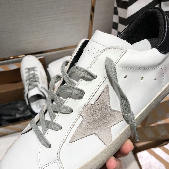 Golden Goose Calfskin Sneaker GG07729