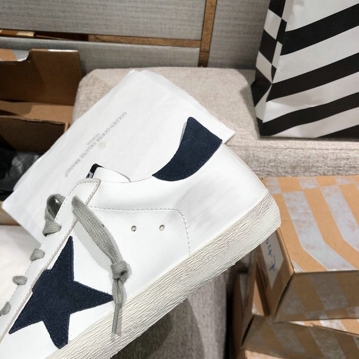 Golden Goose Calfskin Sneaker GG07731