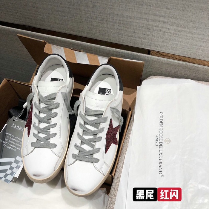 Golden Goose Calfskin Sneaker GG07732