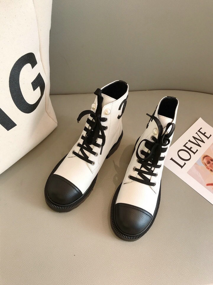 Chanel Grain Calfskin Boot White CS09274