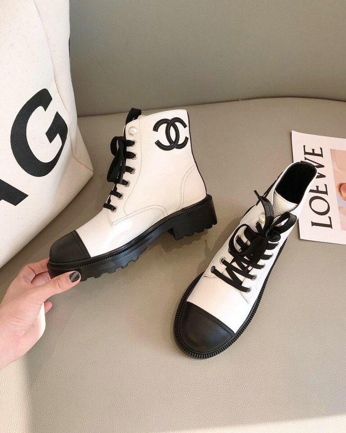 Chanel Grain Calfskin Boot White CS09274