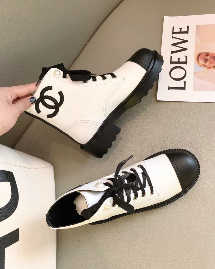 Chanel Grain Calfskin Boot White CS09274