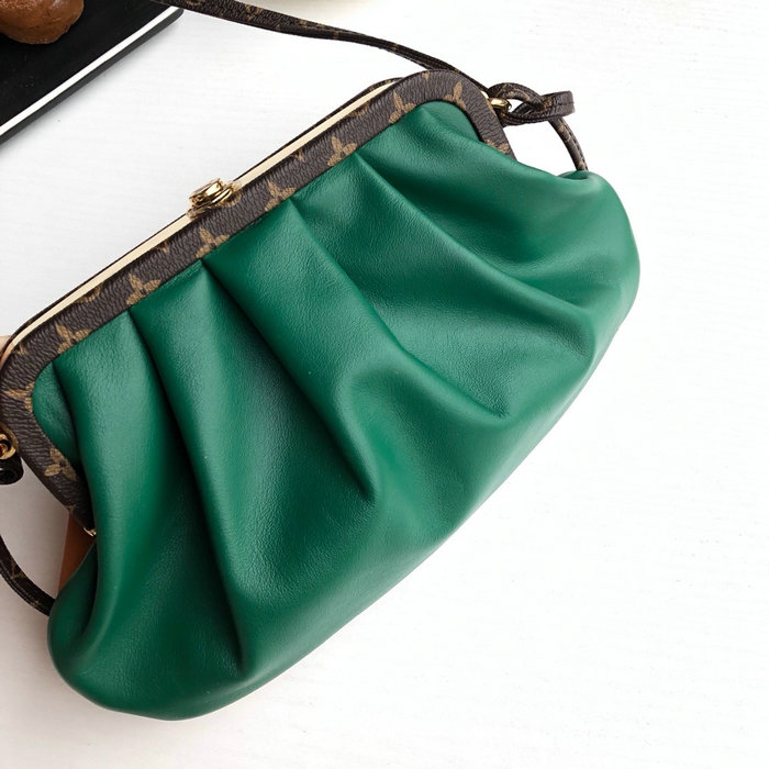 Louis Vuitton Shoulder Bag M66607