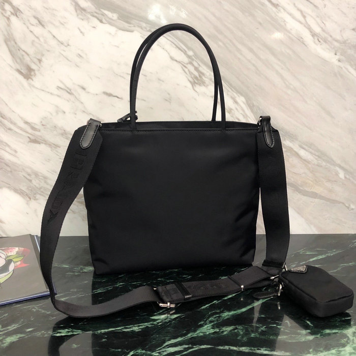 Prada Nylon tote Black 1BG320