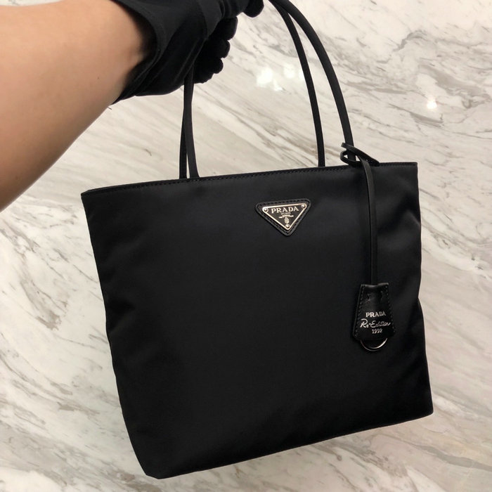 Prada Nylon tote Black 1BG320