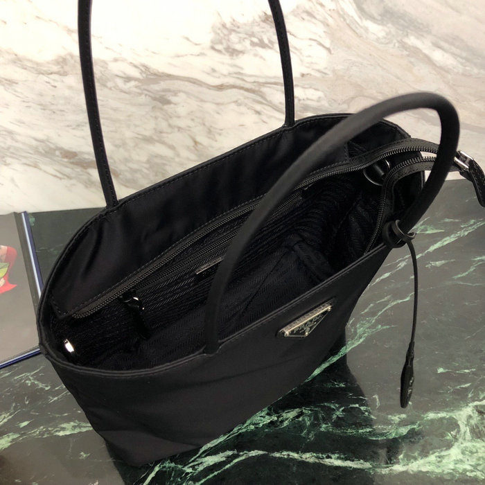 Prada Nylon tote Black 1BG320