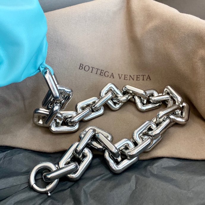Bottega Veneta Calfskin The Chain Pouch Blue B620230