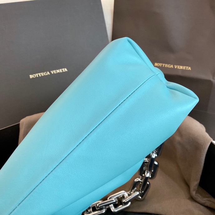 Bottega Veneta Calfskin The Chain Pouch Blue B620230