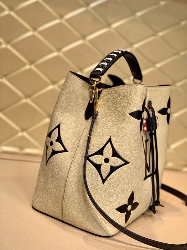 LV Crafty Neonoe MM Cream M56889