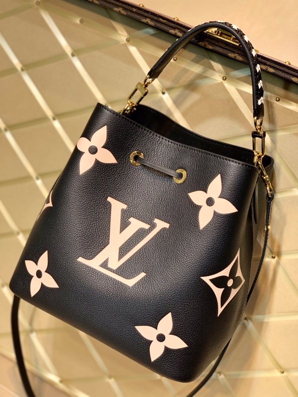 LV Crafty Neonoe MM Noir M56889