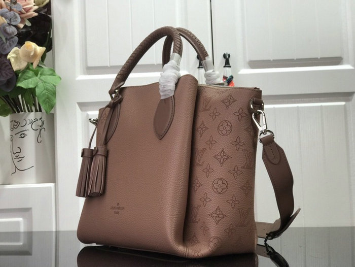 Louis Vuitton Mahina Leather Haumea Nude M55031