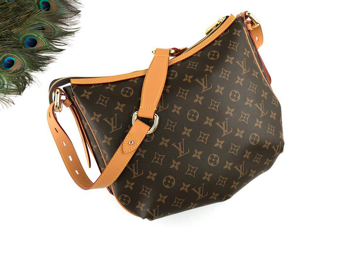 Louis Vuitton Tulum GM Shoulder Bag M40075