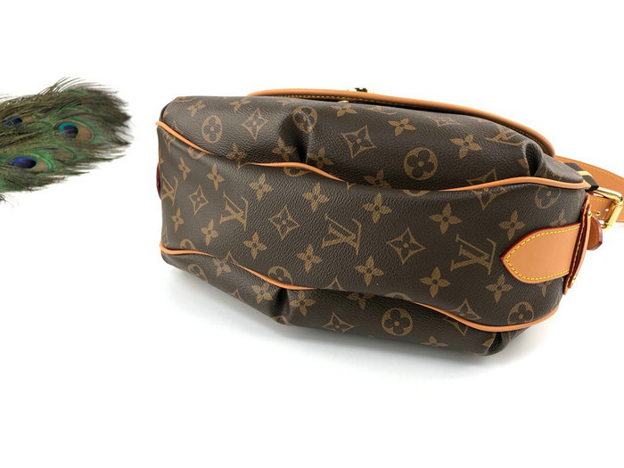 Louis Vuitton Tulum GM Shoulder Bag M40075