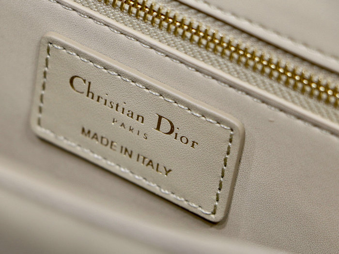 Dior 30 Montaigne Calfskin Bag Beige M9030