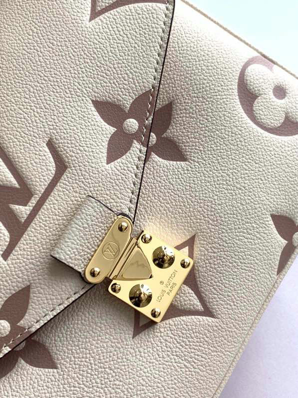 Louis Vuitton Pochette Metis M45596