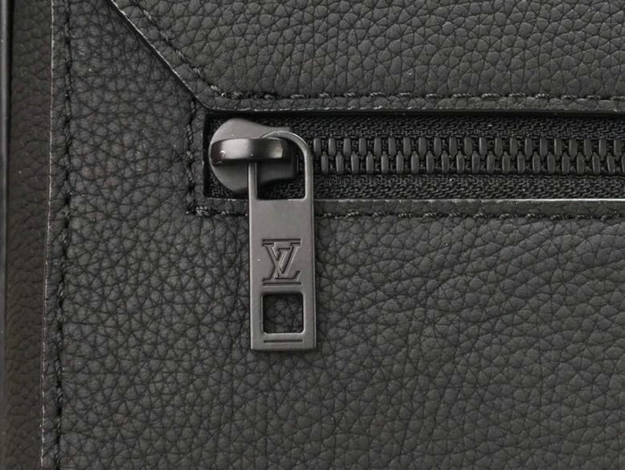 Louis Vuitton Messenger M57080