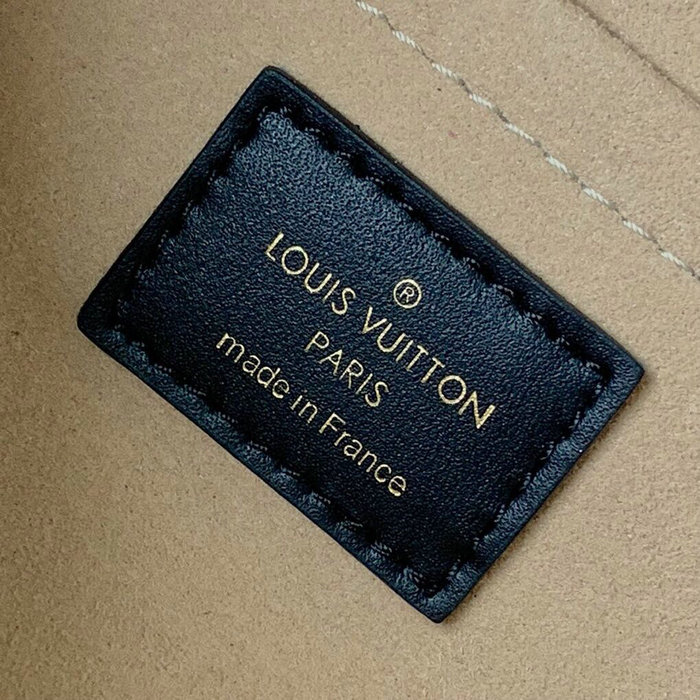 Louis Vuitton On My Side Red M53823