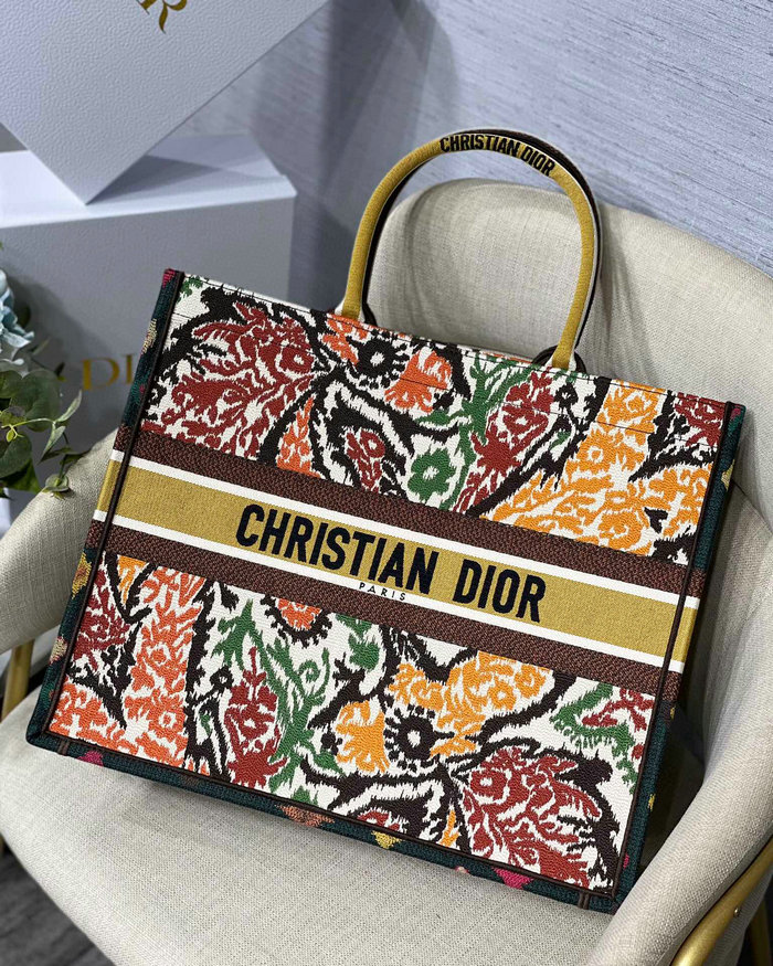 Dior Embroidered Canvas Book Tote M1286613