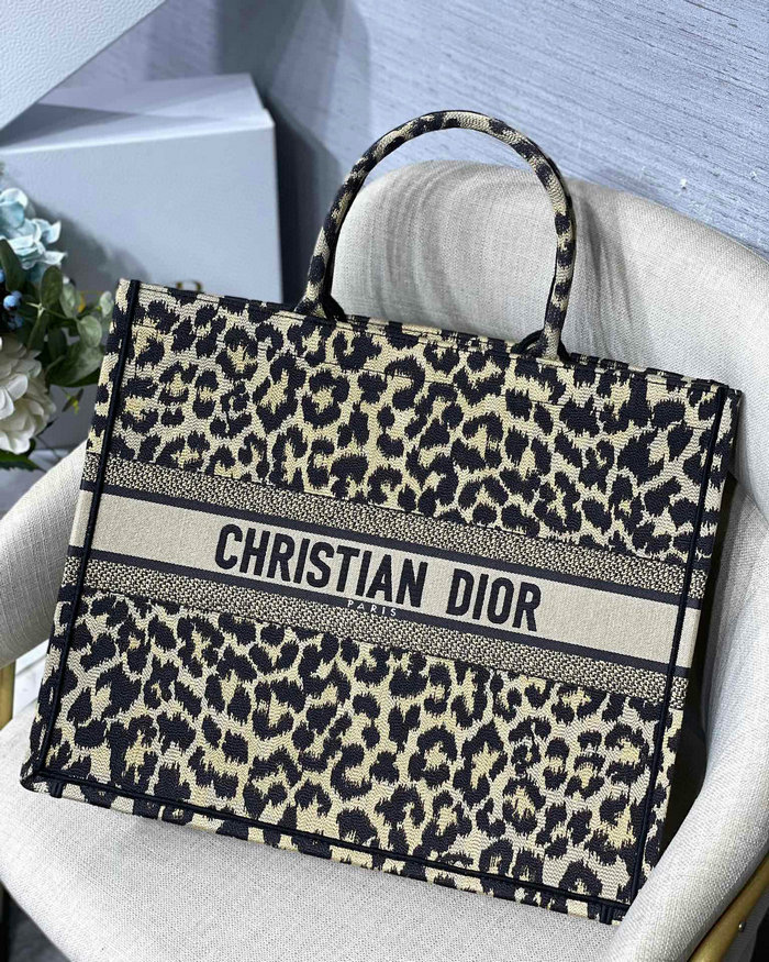 Dior Embroidered Canvas Book Tote M1286615