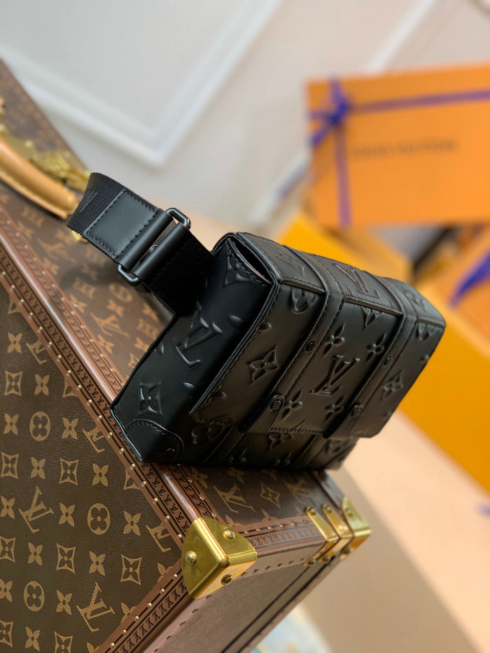 Louis Vuitton Trunk Slingbag Black M57952