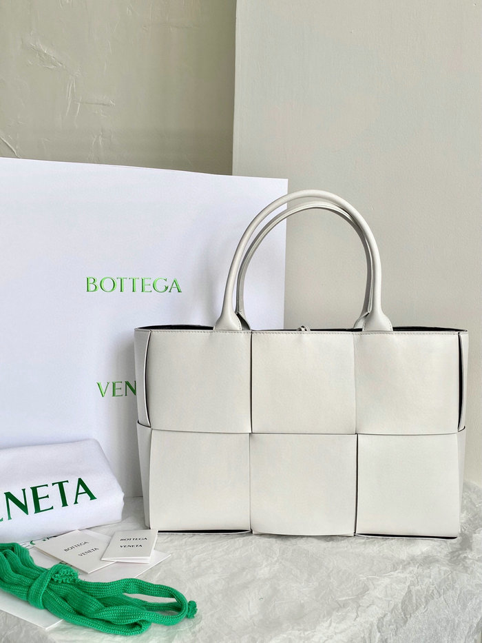 Bottega Veneta Arco Maxi Intrecciato Tote Bag B6091751