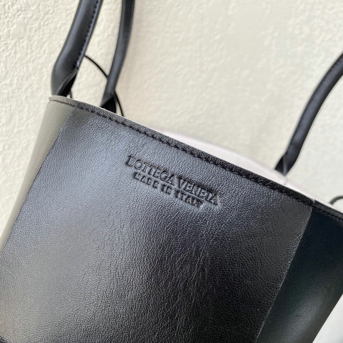 Bottega Veneta Arco Maxi Intrecciato Tote Bag B6091753