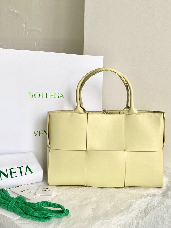 Bottega Veneta Arco Maxi Intrecciato Tote Bag B6091754
