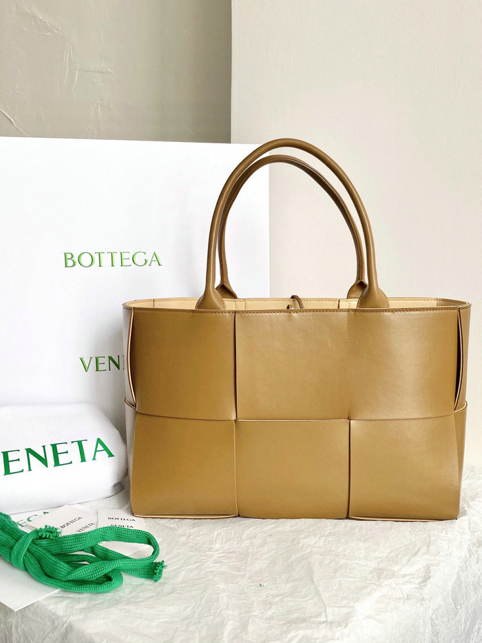 Bottega Veneta Arco Maxi Intrecciato Tote Bag B6091755