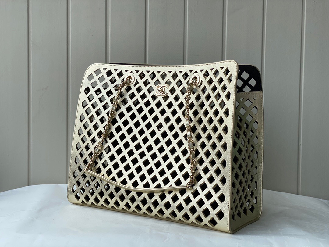 Chanel Large shoulder Bag Gold AS2377