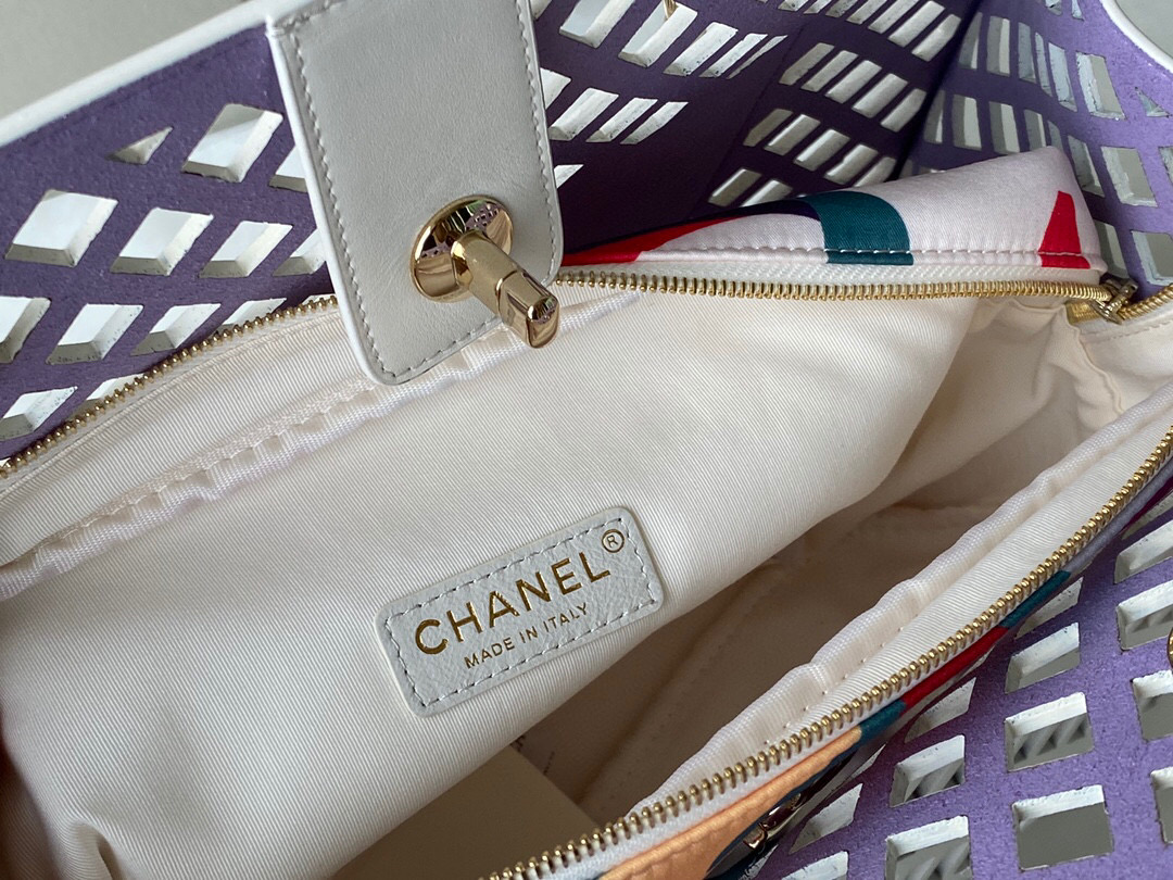 Chanel Large shoulder Bag White AS2377