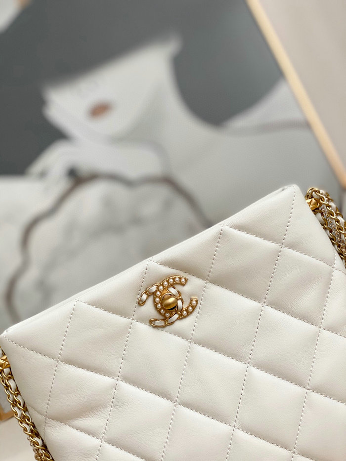 Chanel Lambskin Shoulder Bag White AS2564