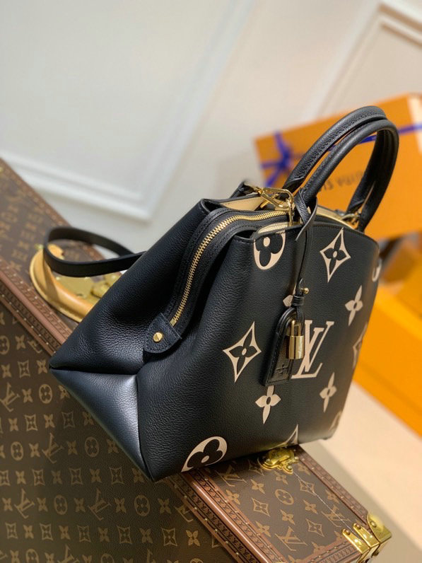 Louis Vuitton Grand Palais M45842