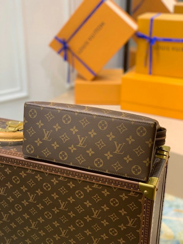 Louis Vuitton Monogram Canvas M45900