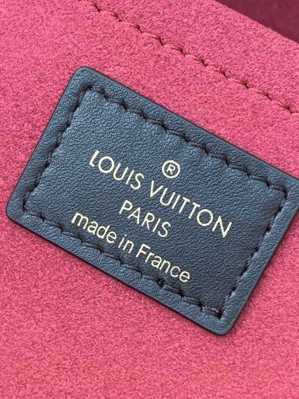 Louis Vuitton On My Side Burgundy M53823