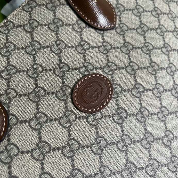 Gucci Medium tote with Interlocking G 674155