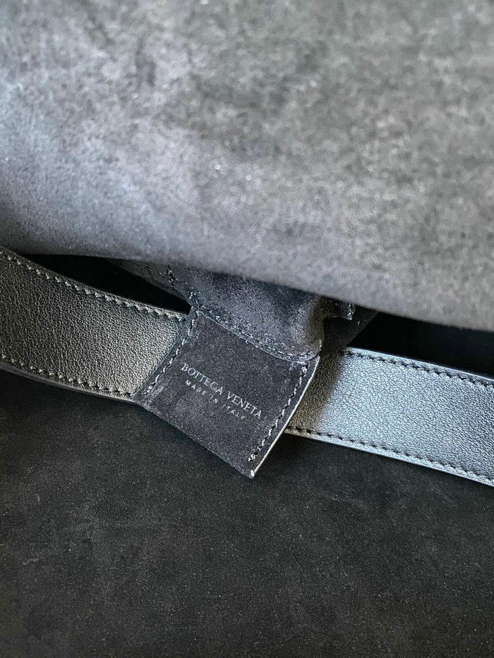 Bottega Veneta Medium Cradle Leather Shoulder Bag Black 680058