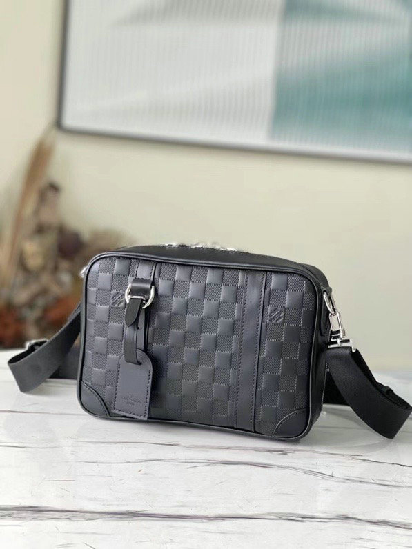 Louis Vuitton Sirius Messenger N45286