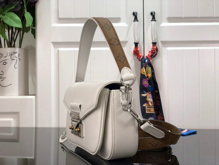 Louis Vuitton Swing White M20393