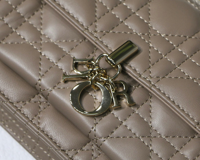 Dior lambskin Chain Wallet Nude DM7001