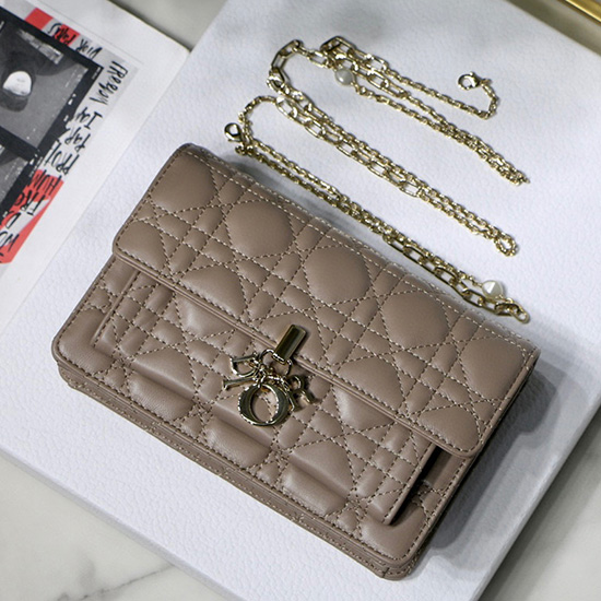 Dior lambskin Chain Wallet Nude DM7001