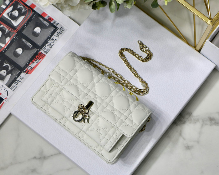 Dior lambskin Chain Wallet White DM7001