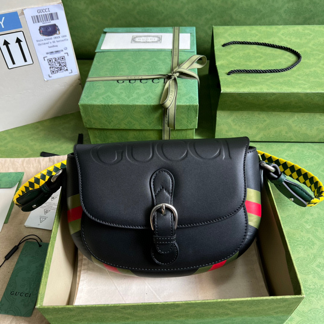 Gucci Leather Small shoulder bag with logo 679540