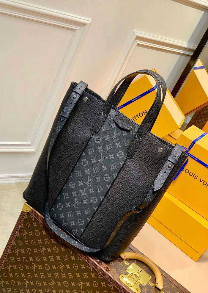 Louis Vuitton Outdoor Tote M30431