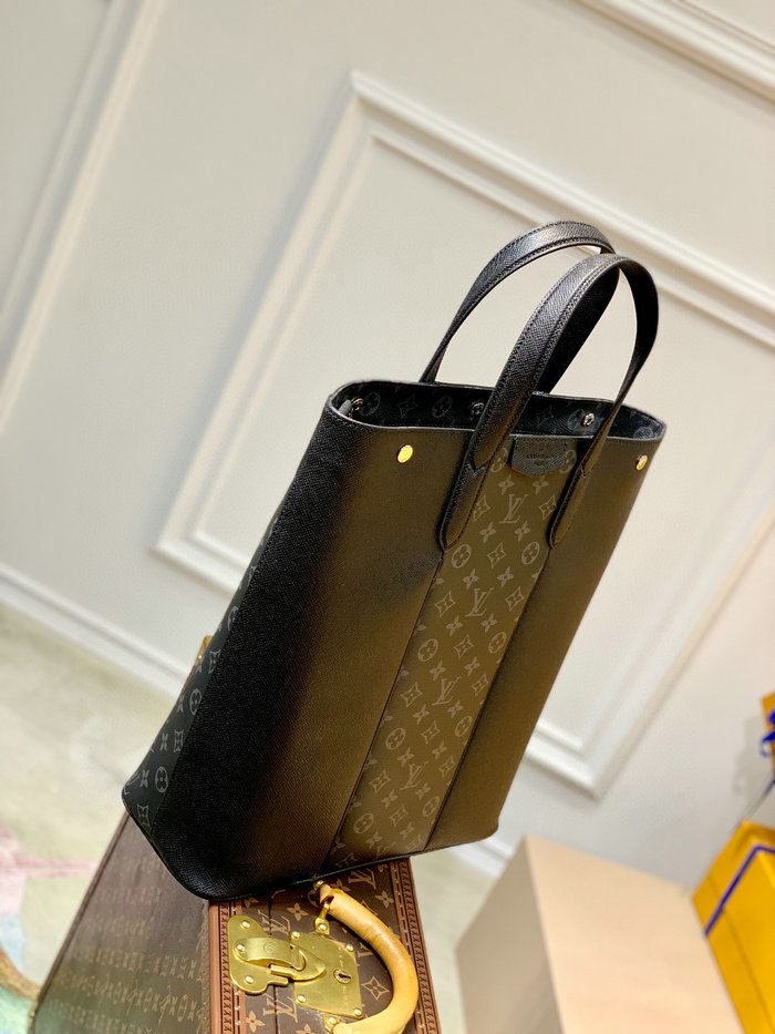 Louis Vuitton Outdoor Tote M30431