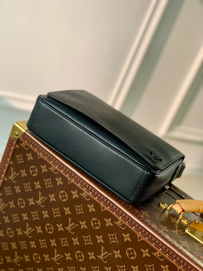 Louis Vuitton DISTRICT PM Black M30861