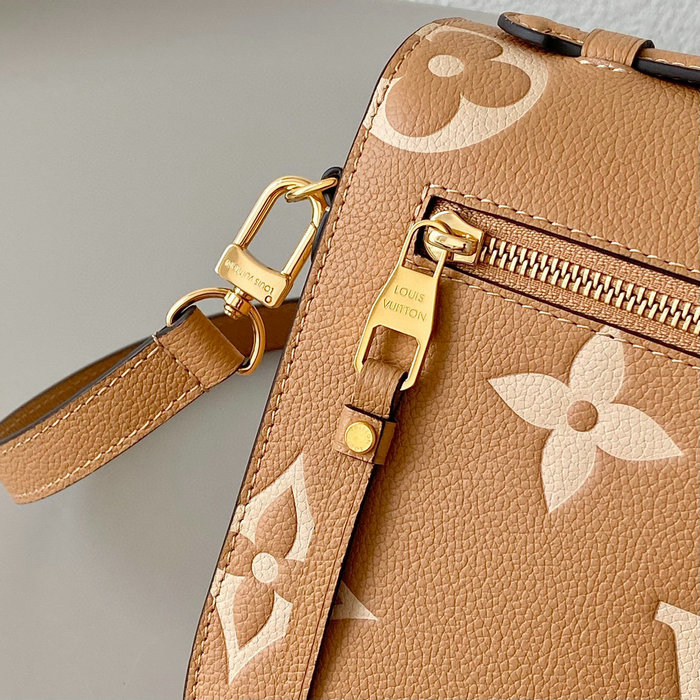 Louis Vuitton Pochette Metis Arizona Beige M45809