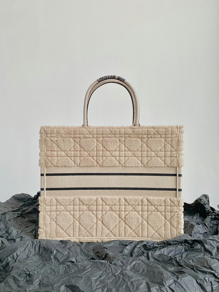 LARGE DIOR BOOK TOTE Beige Cannage Shearling M1286