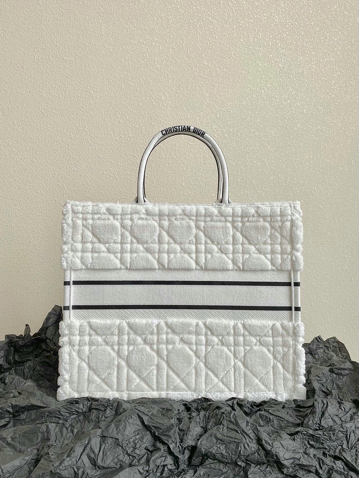 LARGE DIOR BOOK TOTE White Cannage Shearling M1286