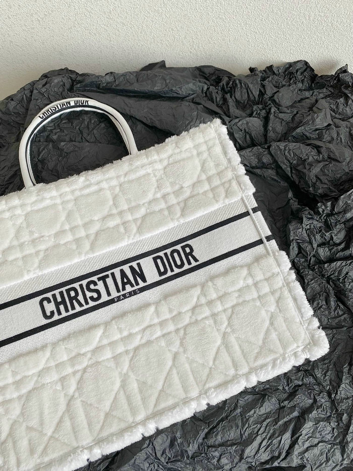 LARGE DIOR BOOK TOTE White Cannage Shearling M1286