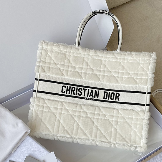 LARGE DIOR BOOK TOTE White Cannage Shearling M1286